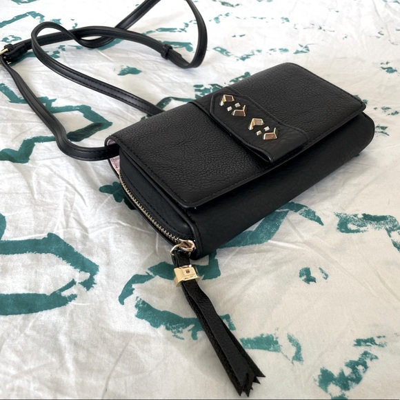 Stella & Dot Handbags - Stella & Dot Crossbody Convertible Wallet Bag